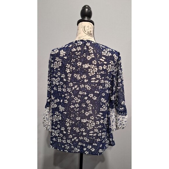 EUC Daisy Fuentes Blue & White Floral Lace-Trim Blouse/Sz. M - Picture 2 of 7